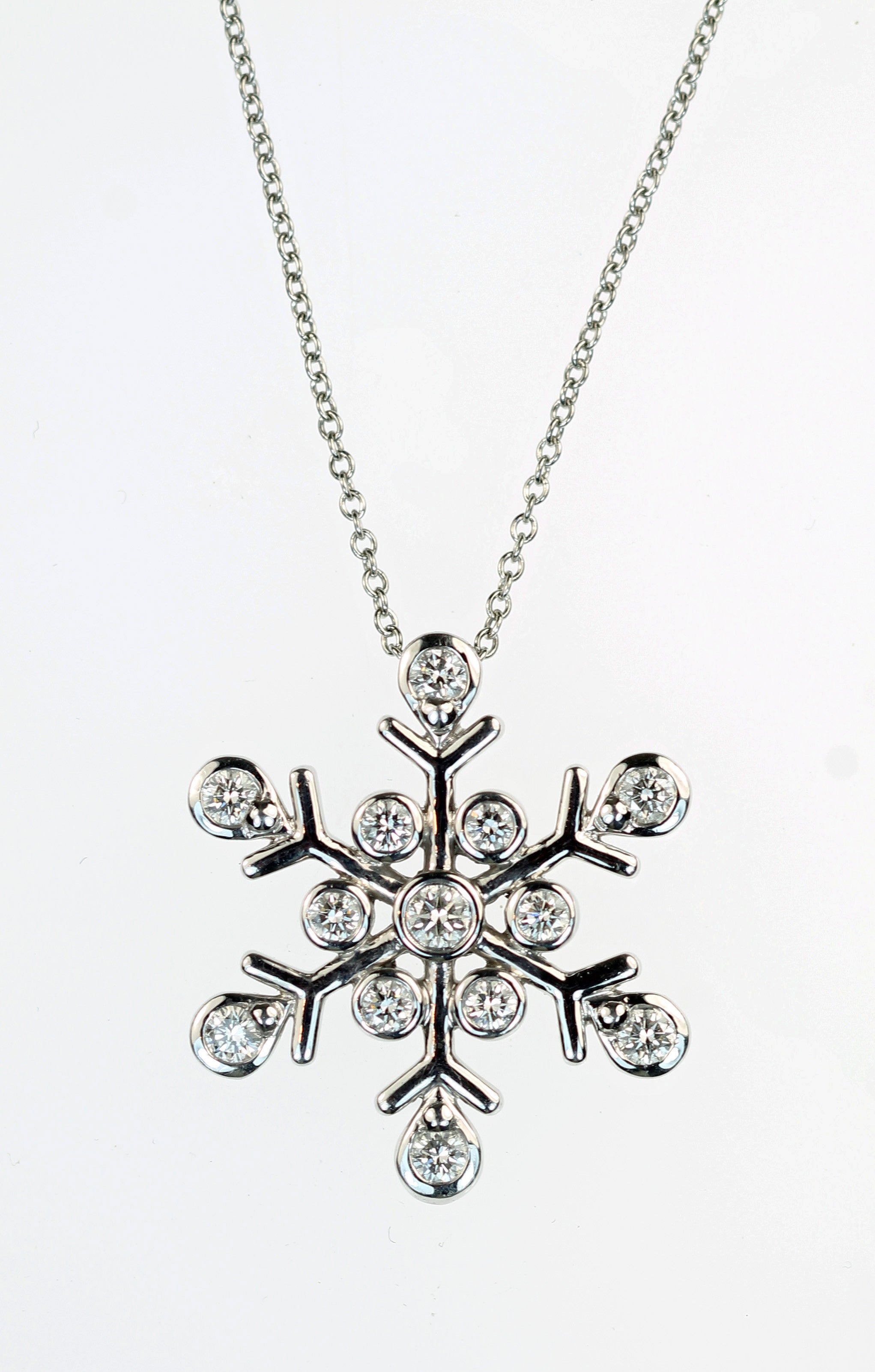 Luminus Diamond Pendant in White Mann's Jewelers